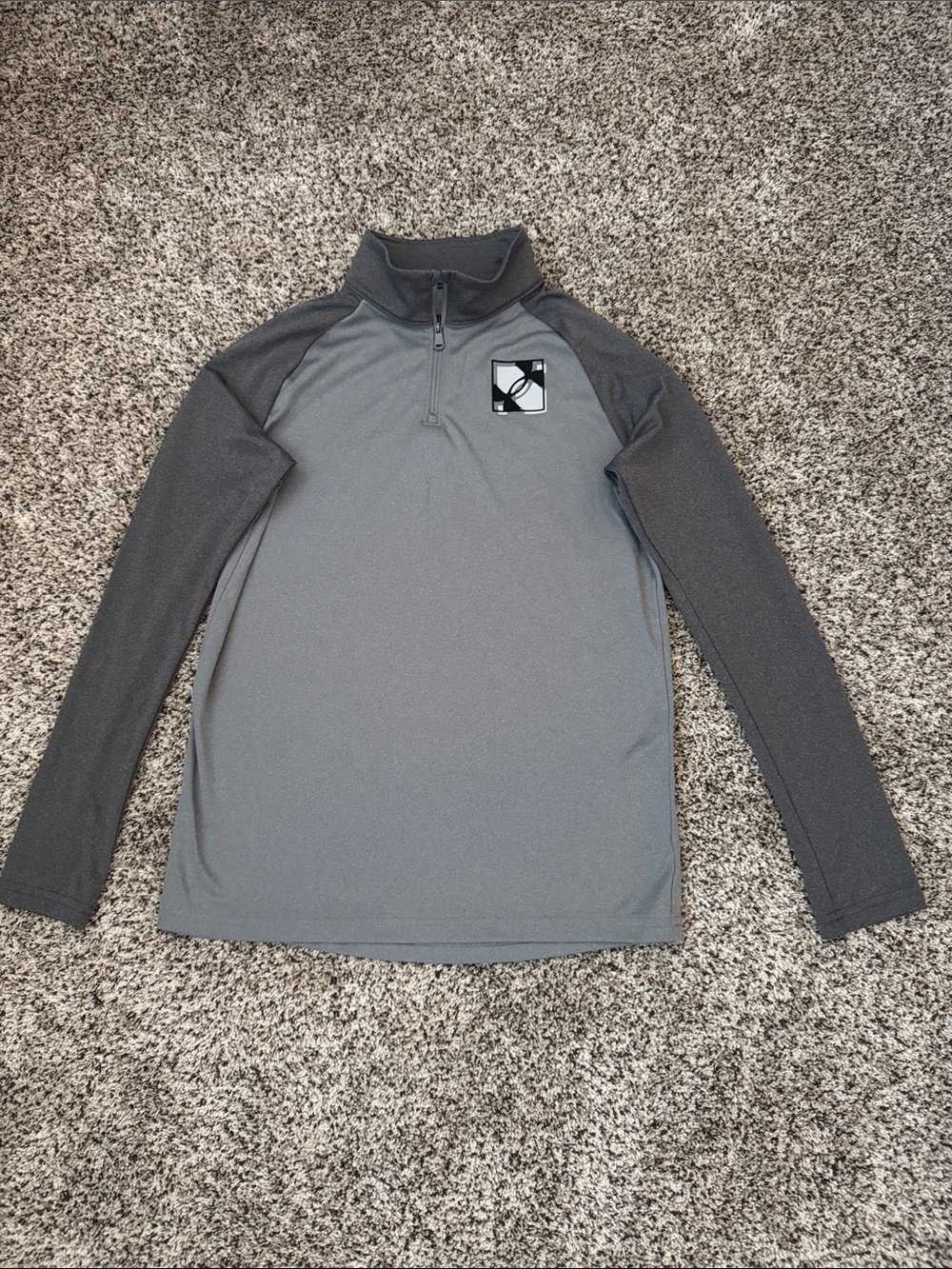 Under Armour boys long sleeve Youth Large half zip up long sleeve shirt